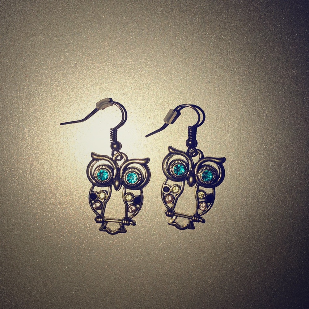 2 pairs of dangly earrings!